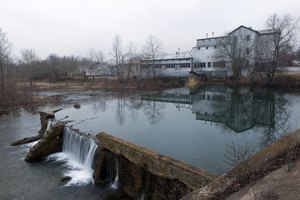 Aunque ya no está en uso, el molino de Ozark se encuentra junto al río Finley en Ozark, Missouri.