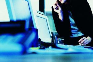 La tecnología VoIP digitaliza la voz y la convierte en un paquete de datos.