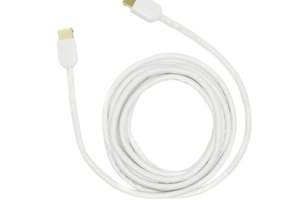 El conector estándar USB puede conectar un dispositivo a la computadora como también desviar parte de la energía eléctrica al dispositivo.