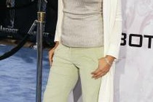Mark Mainz/Getty Images Entertainment/Getty Images Jessica Alba pairs light mint-green pants with a neutral top at the "I, Robot" premiere in Los Angeles.