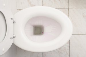 Inculca en tus hijos la etiqueta adecuada para el baño.