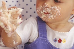 Es mejor evitar dar a tu bebé comidas con altos niveles de azúcar añadida.