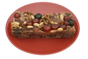 Mantén tu porción pequeña; esas calorías se suman.