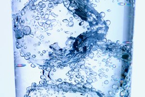 El agua carbonatada es casi tan beneficiosa para la salud como el agua sin gas.