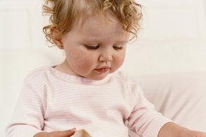 Las infecciones de tracto urinario pueden hacer que los niños tengan accidentes tanto como los grandes cambios en su vida, como un nuevo bebé, divorcios o una mudanza.