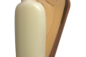 Asegúrate de elegir un champú que contenga ingredientes naturales y no dejes residuos de jabón en el cabello.