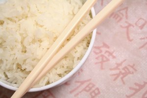 Un cuenco de arroz al vapor.