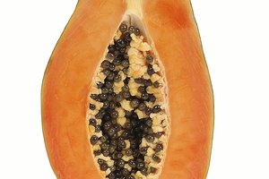 Busca jugo con contenido del cien por ciento de papaya para tener los beneficios óptimos para tu salud.