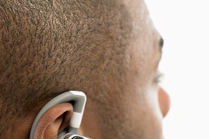 El uso más común de la tecnología Bluetooth está en dispositivos de manos libres, como los auriculares utilizados con los teléfonos móviles.