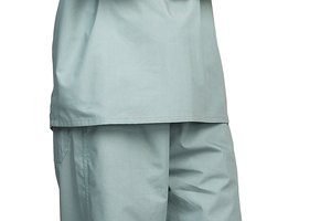 Consulta con tu oftalmólogo para ver si un diseño de lente asférica ayudará a que tus lentes sean más delgadas y ligeras.