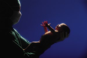 Los bebés suelen tener la primera respiración después del nacimiento.