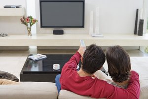 Si deseas reemplazar el condensador tú mismo, empieza por encontrar la capacidad y el voltaje del condensador quemado.