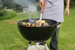 Puedes cocinar filetes en cubo a la parrilla en seis minutos.