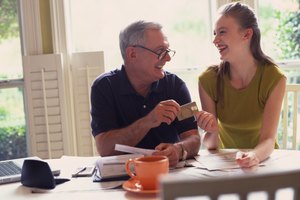 El aceso al crédito puede proporcionar emoción a los adolescentes.