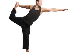 Las posturas de yoga pueden desafiar a tus músculos de las piernas.