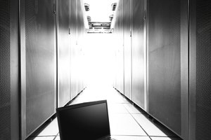 Las bases de datos pueden contener archivos como PDF utilizando el tipo de datos BLOB.