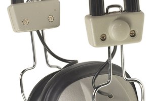 Puedes conectar fácilmente los auriculares a un televisor con la ayuda de un adaptador.