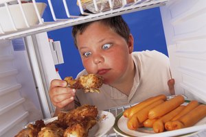 Reduce tu ingesta de alimentos grasosos, fritos y comida rápida.