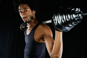 Este ejercicio fortalece y desarrolla flexibilidad en los hombros y el cuerpo.