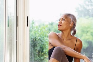 El yoga puede ayudar a aliviar enfermedades crónicas a las que los adultos mayores son particularmente susceptibles.