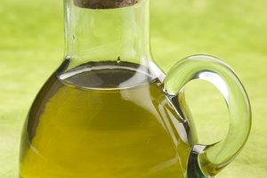 Puedes preparar un exfoliante natural a base de aceite de oliva.