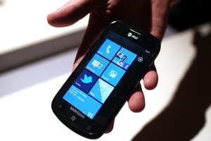 Este es un teléfono de AT&T Wireless que requiere una tarjeta SIM y un número IMEI.
