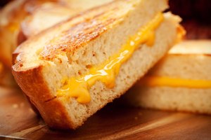 Emparedado de queso asado.