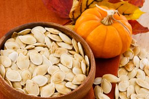 Comer semillas de calabaza es otra forma de obtener los omega-3.