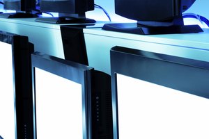 Si necesitas modificar o actualizar tu firmware, puedes hacerlo al descargar la actualización del mismo e instalarlo en tu aparato de plasma.