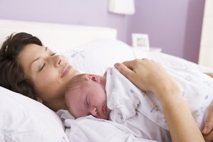 Mamá y bebé recién nacido.