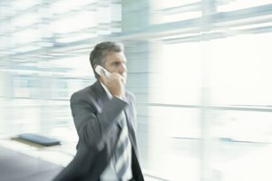 Viajar de un país a otro a menudo requiere desbloquear el teléfono.