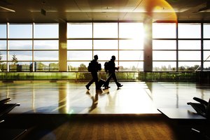 Aprovecha el tiempo libre en el aeropuerto para hacer una caminata de poder.