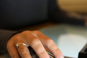 Haz clic en el menú desplegable "Modo de fusión" y elije la opción "Multiplicar".