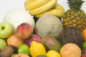 Las bananas son ligeramente más altas en potasio que los kiwis.