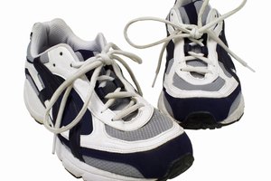 Puedes enhebrar y atar los zapatos de una manera que proporcione un cierto grado de apoyo a los tobillos.
