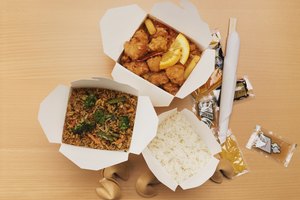 El pollo General Tso es un platillo alto en calorías y grasa proveniente de Hunan y común en Norteamérica.