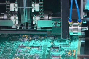 Los procesadores overclockeados corren más rápido que los procesadores stock, pero también generan más calor y pueden volverse inestables, causando que la computadora se cuelgue.