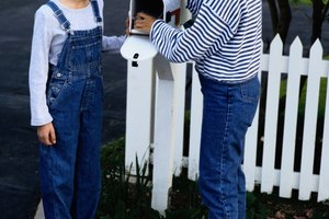 Aprender acerca de las tareas de los trabajadores postales le ayudará a tus niños a comprender como funciona el servicio postal de Estados Unidos.