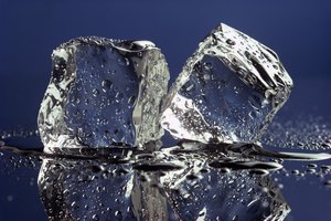 Puedes aplicar hielo para aliviar la hinchazón.