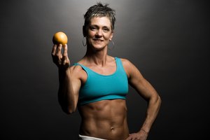 Fortalecer tu cuerpo favorece más tu salud en general que simplemente darte músculos grandes para admirar frente al espejo.