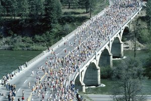 Los corredores que se preparan para una carrera simulan las colinas usando mapas de elevación.