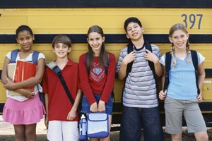 Existen muchos efectos del crimen y la violencia en los niños escolares.