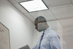 En general, los puestos de asistentes editoriales requieren un título de licenciatura.