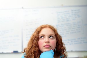 La resolución de problemas es una función cognoscitiva que aún se encuentra en desarrollo en los adolescentes.