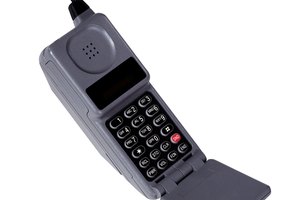 Celular viejo con antena.