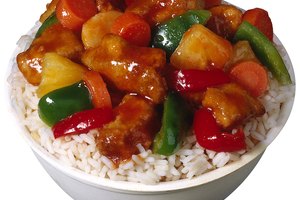 Comparte tu orden de pollo agridulce u obtendrás casi todo el valor calórico de un día en una comida.