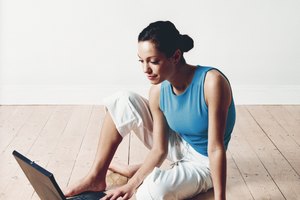 Las computadoras ofrecían mucha mensajería de texto antes que estos estuviesen soportados en dispositivos móviles.