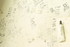 Para calcular tu 1RM tienes que registrar la cantidad de peso que usaste y el número de repeticiones que hiciste antes de sentir fatiga.