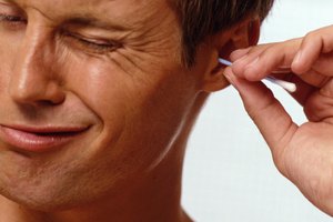 Los hisopos de algodón pueden empeorar el cerumen.