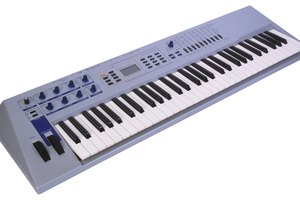 Un teclado MIDI se puede utilizar para controlar los parámetros determinados en GarageBand.
